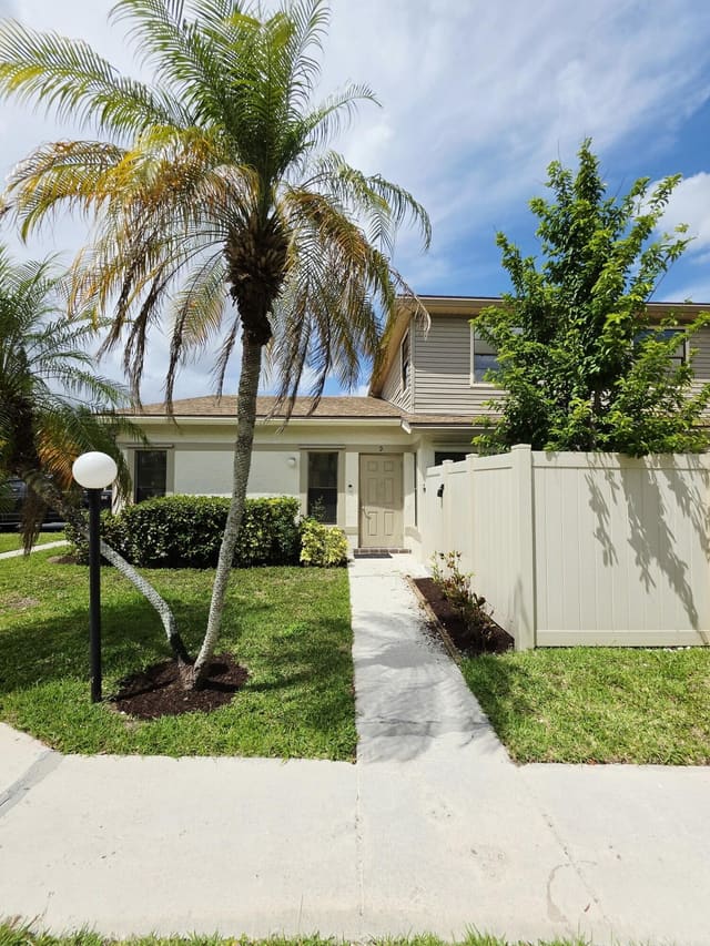 4339 Willow Pond Road D, sold in Lakeside Green Pl 8, West Palm Beach, FL