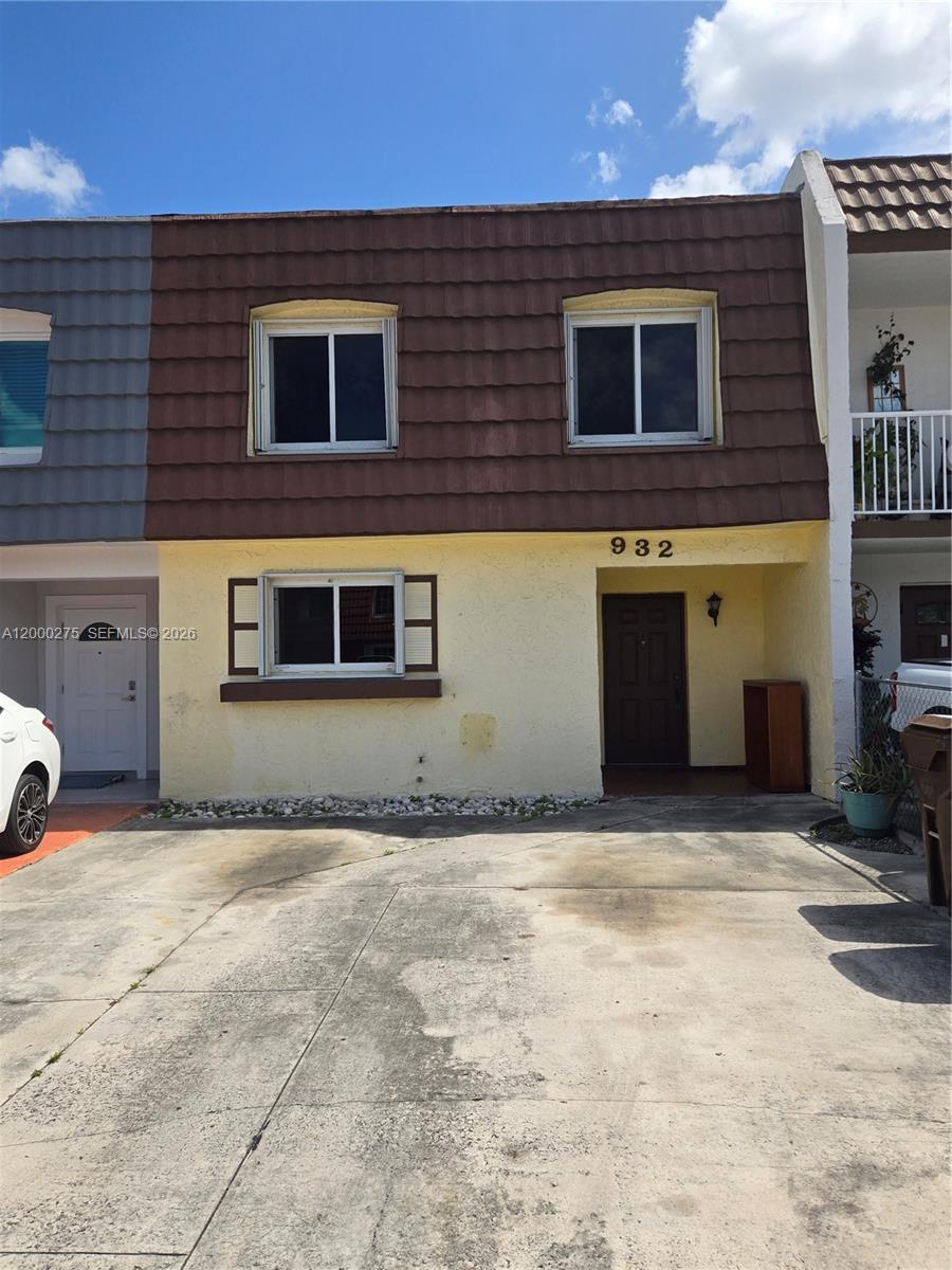 932 W 80th Place, Hialeah, FL 33014, Hialeah