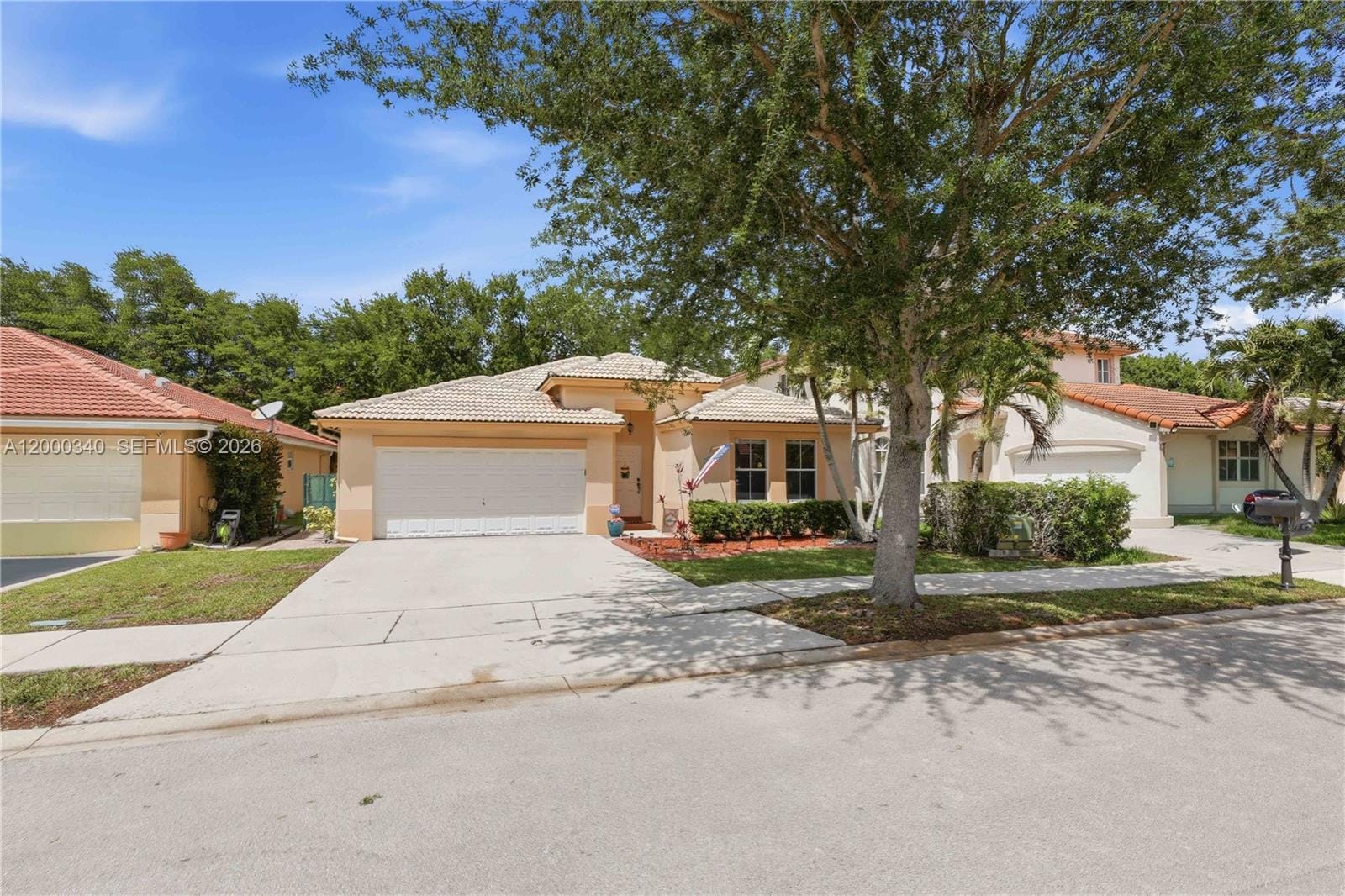 14033 N Cypress Cove Circle, Davie, FL 33325 photo 2