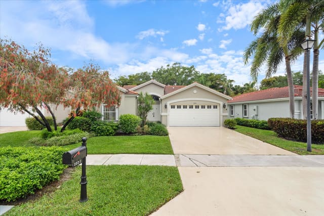 9950 Harbour Lake Circle, Boynton Beach, FL 33437