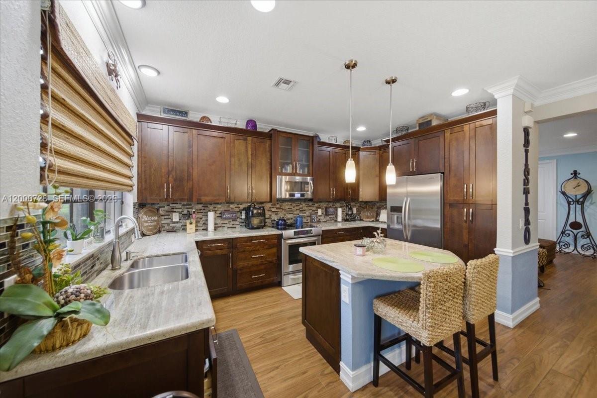 110 E Riverwalk Circle E, Plantation, FL 33325, Plantation