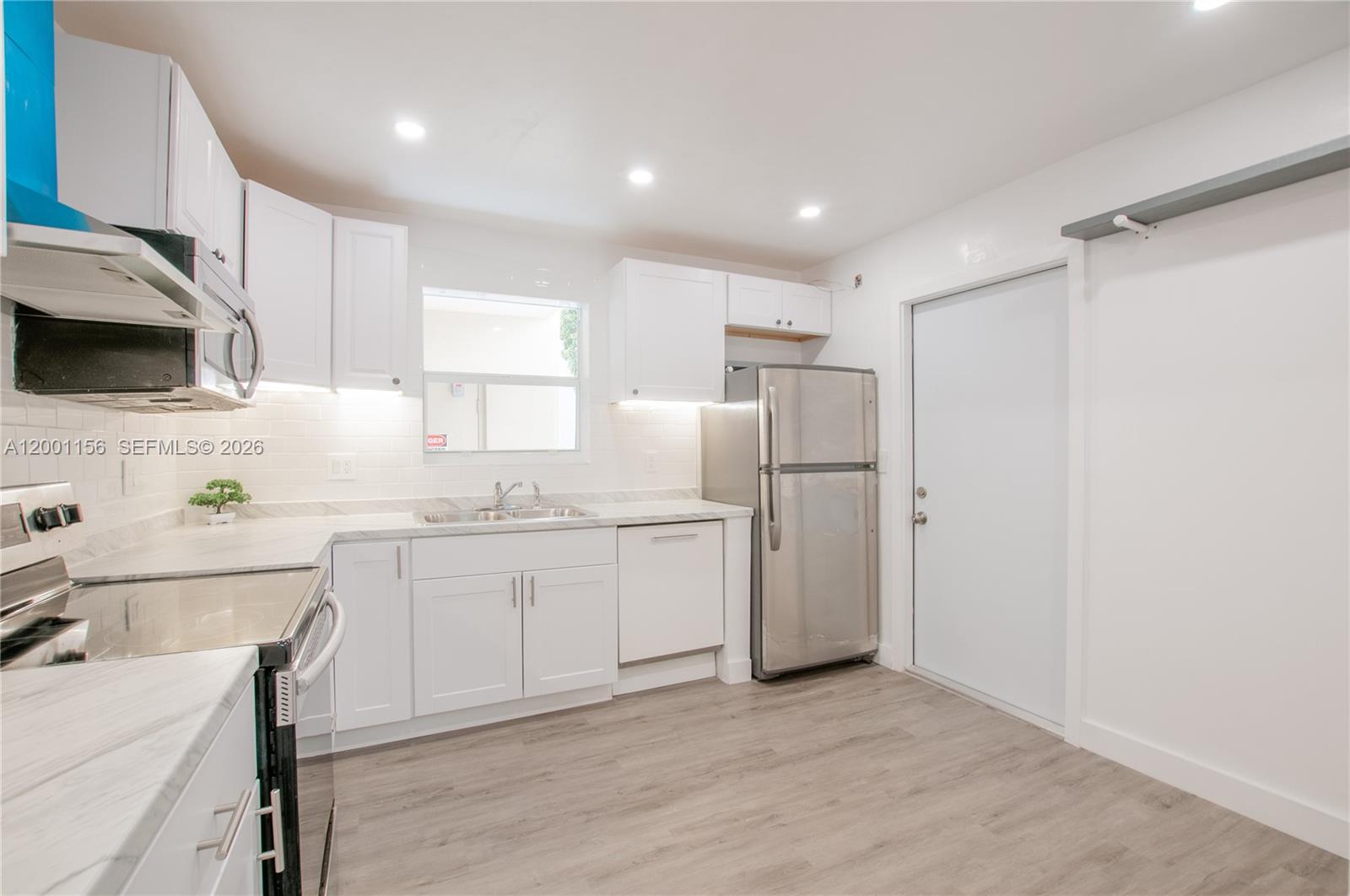 300 S Luna Court 2, Hollywood, FL 33021, Hollywood