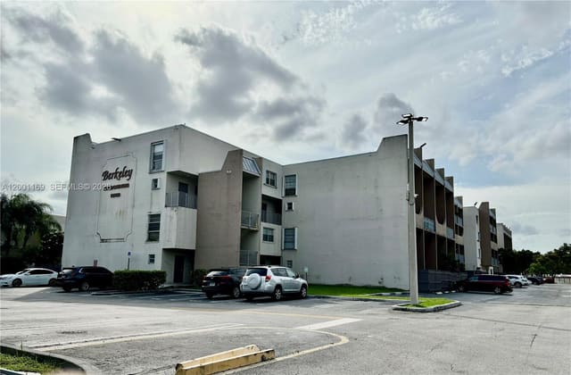 10900 SW 104th Street 303, Miami, FL 33176