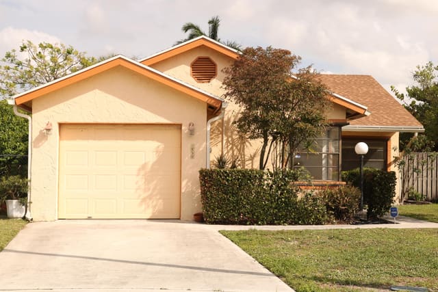 4530 E Willow Pond Ct Court E, sold in Lakeside Green, West Palm Beach, FL