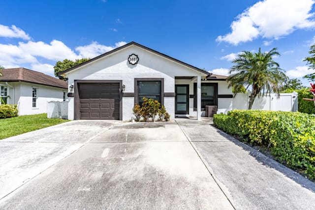 5661 Boynton Bay Circle, sold in Greater Boynton Place 3, Boynton Beach, FL