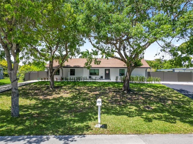 18462 SW 88th Place, Cutler Bay, FL 33157