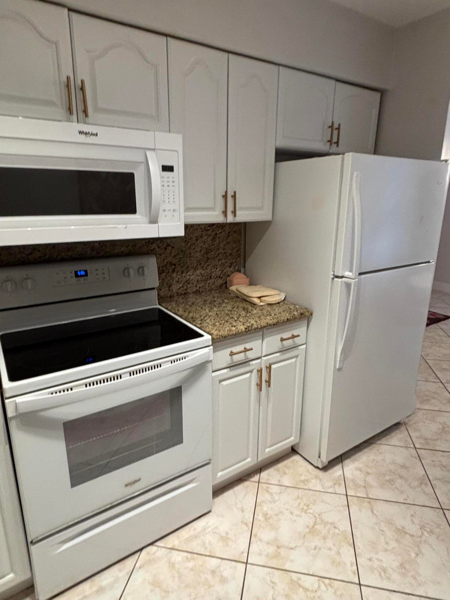 510 Prosperity Farms Road 8b — photo 4