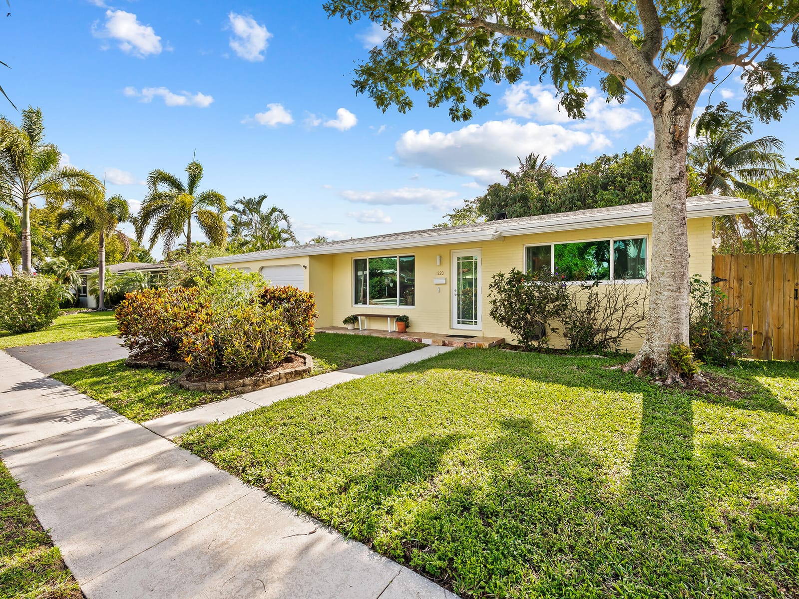 1320 SW 55th Avenue, Plantation, FL 33317 photo 2