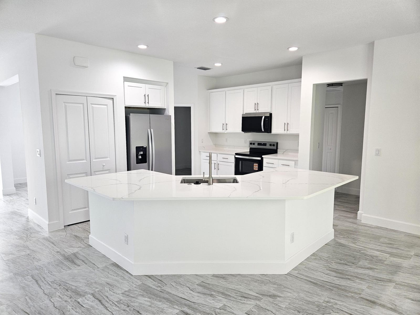 758 SW Mccoy Avenue — photo 4