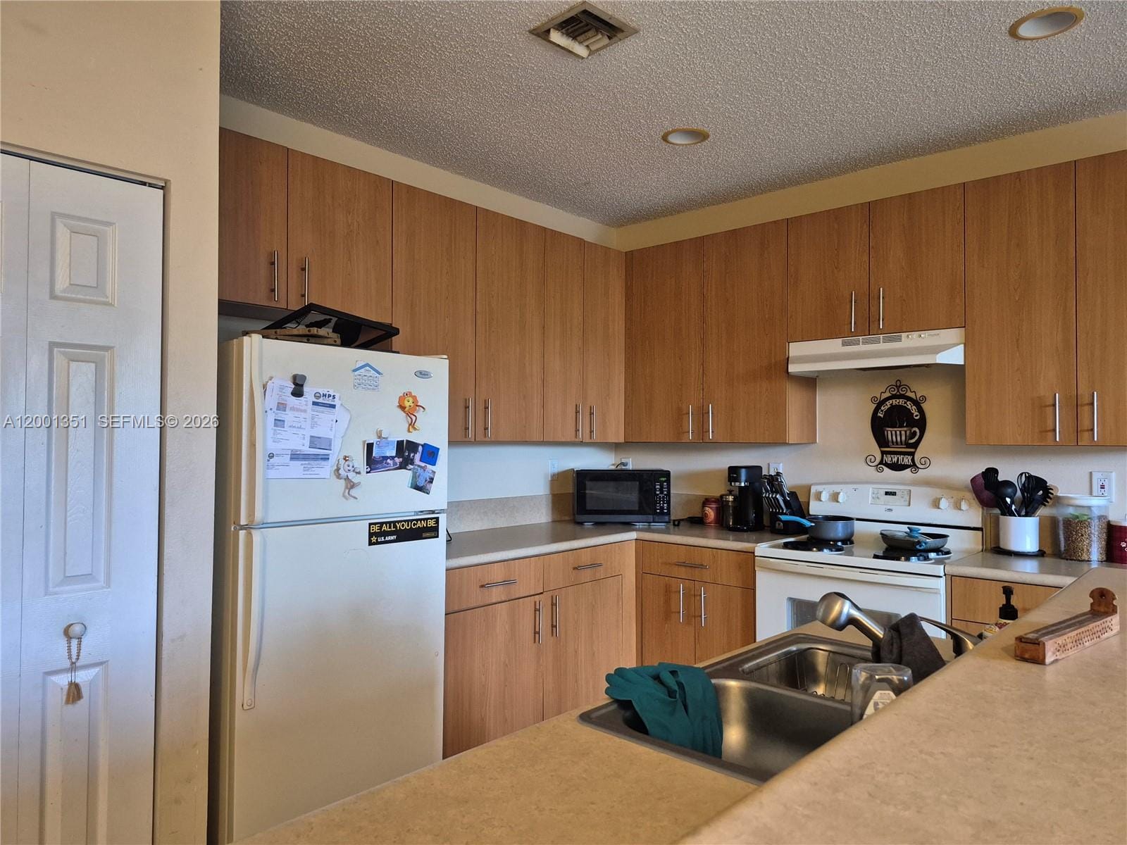921 NE 42nd Place — photo 4