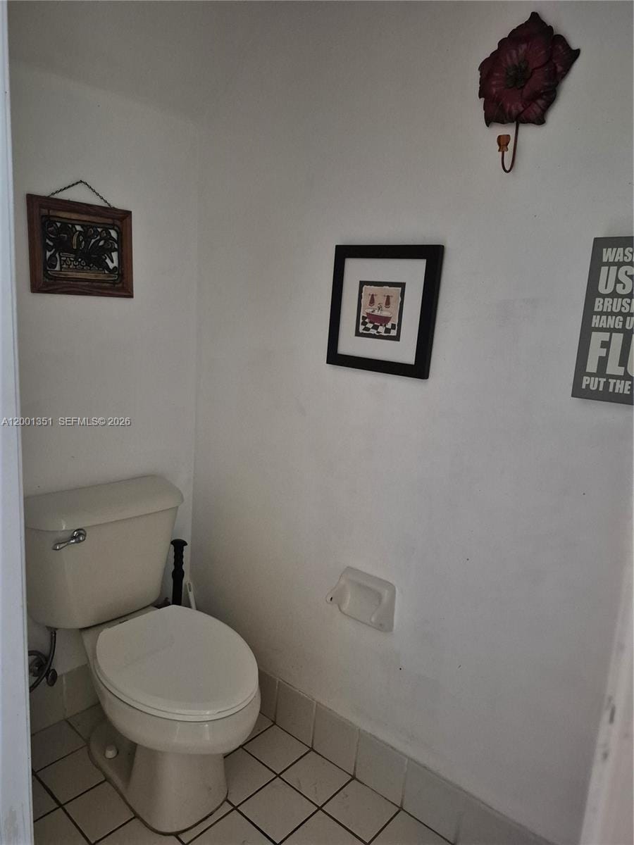 921 NE 42nd Place — photo 8