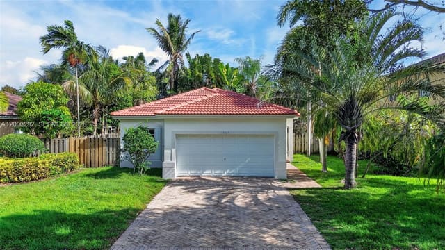 15521 SW 151st Terrace, sold in Oak Creek South, Miami, FL