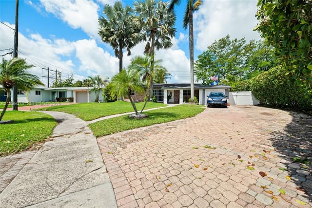 911 SW 51st Avenue, Plantation, FL 33317