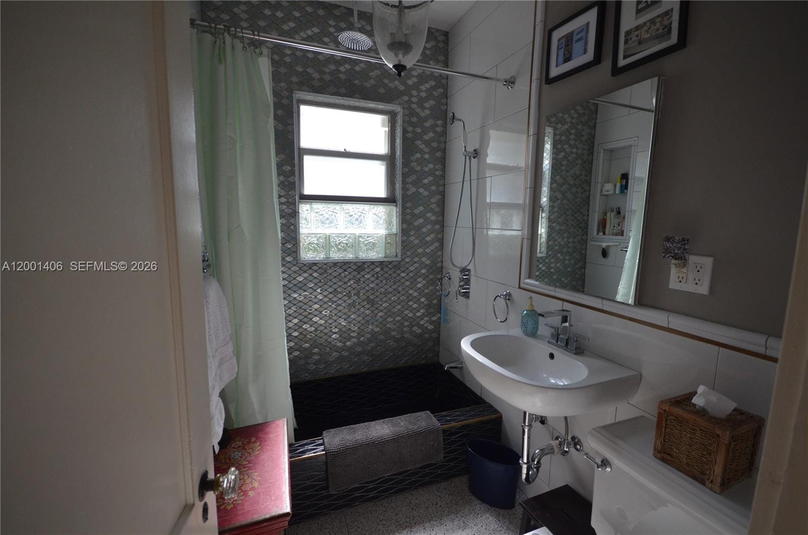 334 NE 26th Terrace — photo 9