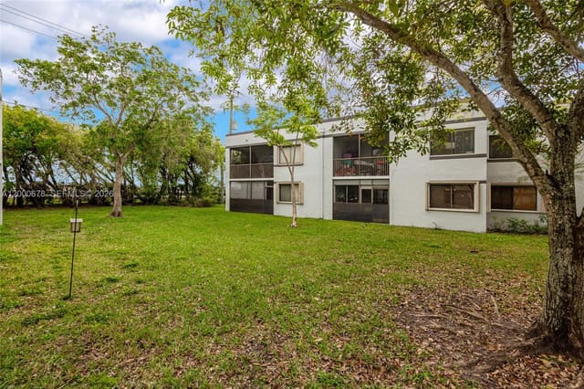 159 Lakeview Drive 102, sold in Racquet Club Village Apar, Weston, FL