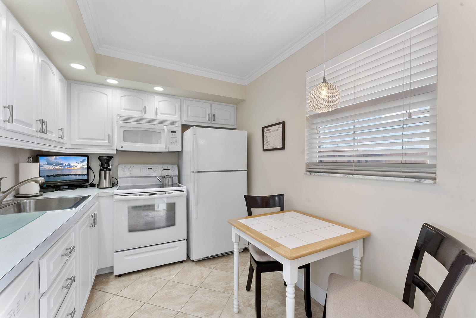 2515 NE 2nd Court 405 — photo 7