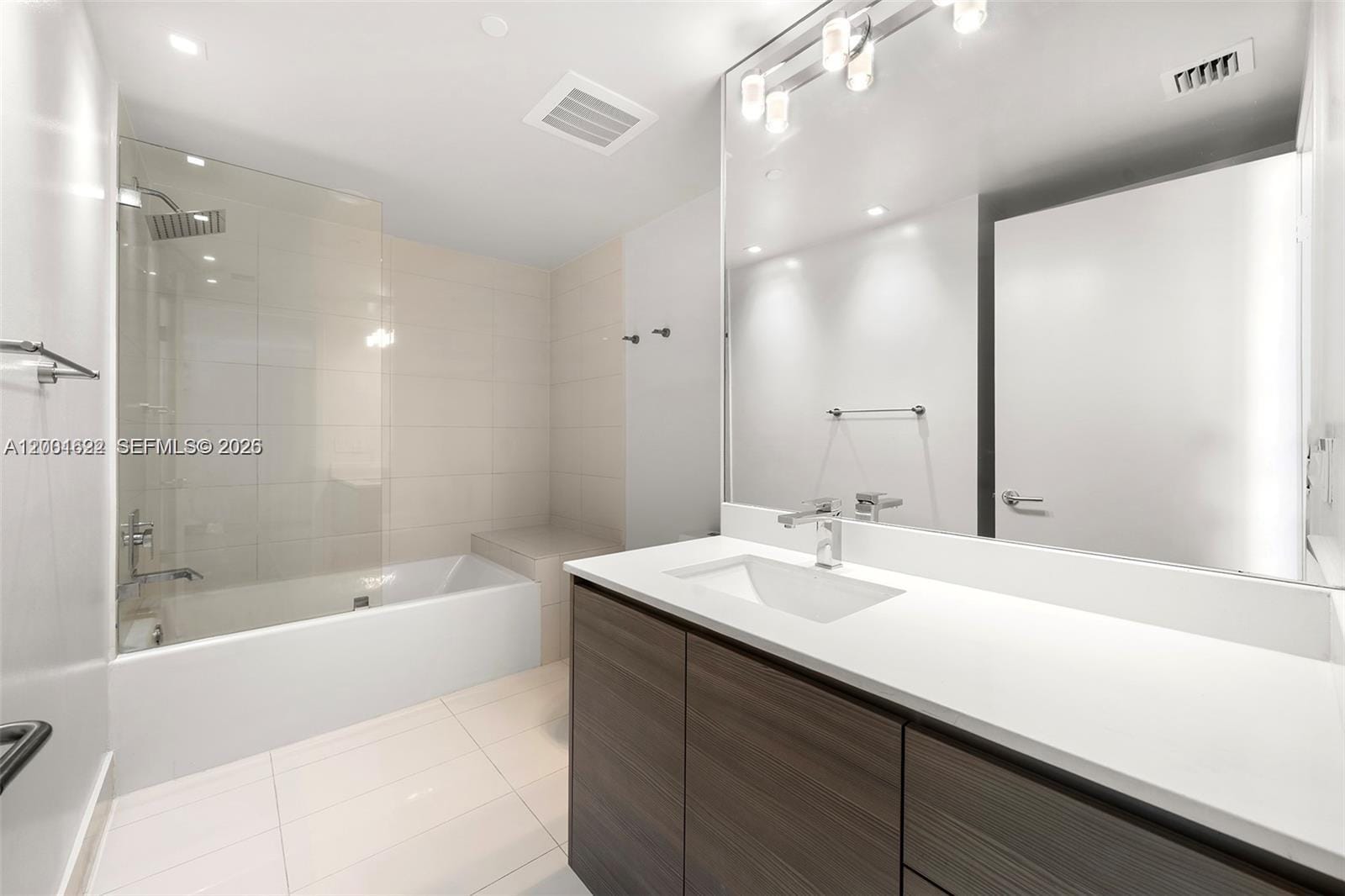 460 NE 28th Street 2707 — photo 11