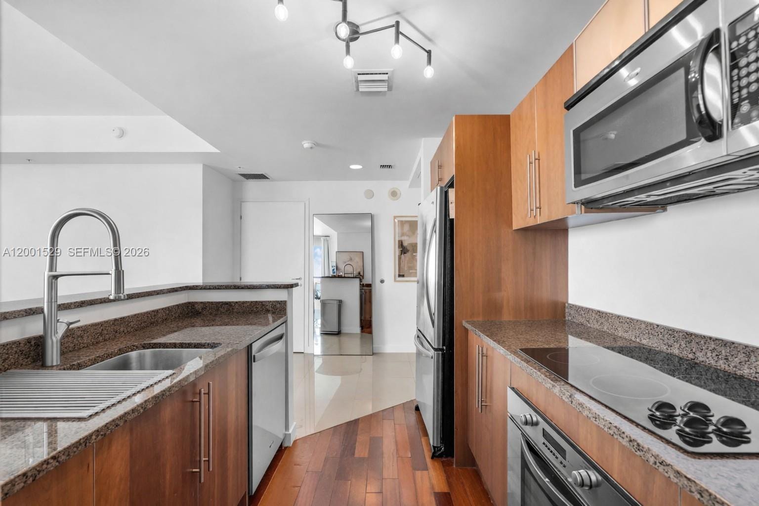 300 S Biscayne Boulevard T2416, Miami, FL 33131 photo 2