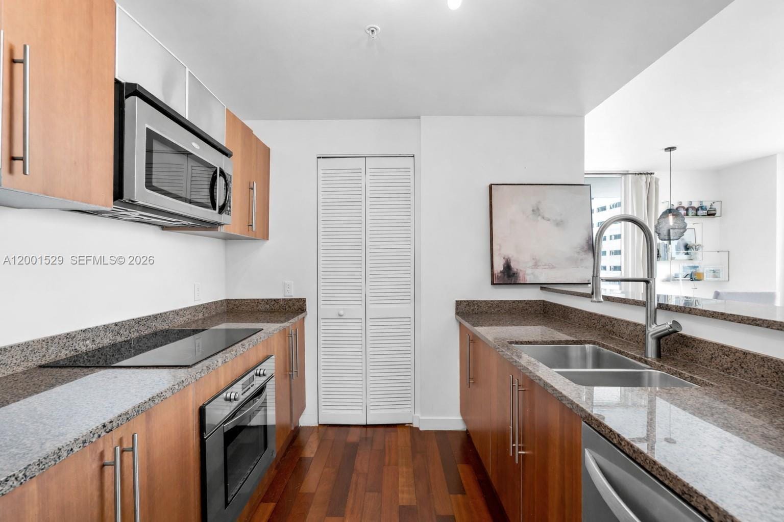 300 S Biscayne Boulevard T2416, Miami, FL 33131 photo 3