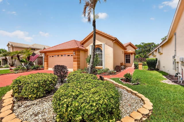 653 SW Munjack Cove, Port St. Lucie, FL 34986