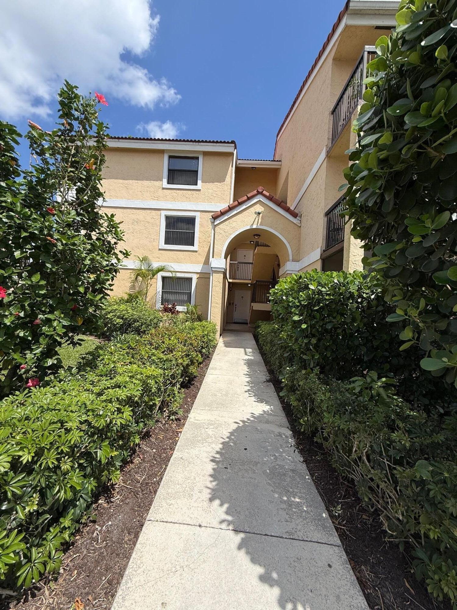 5721 Riverside Drive 301b5 — photo 1