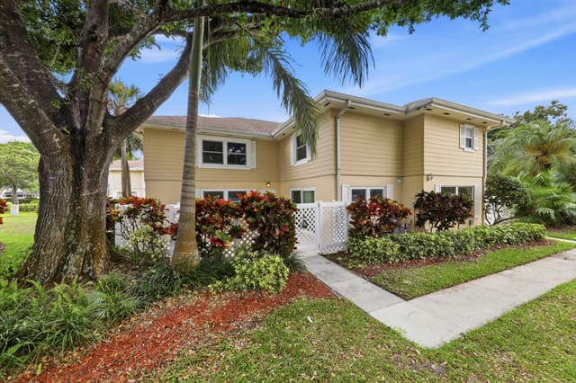 4802 Roxbury Court, sold in Wellesley At Boynton Beach, Boynton Beach, FL