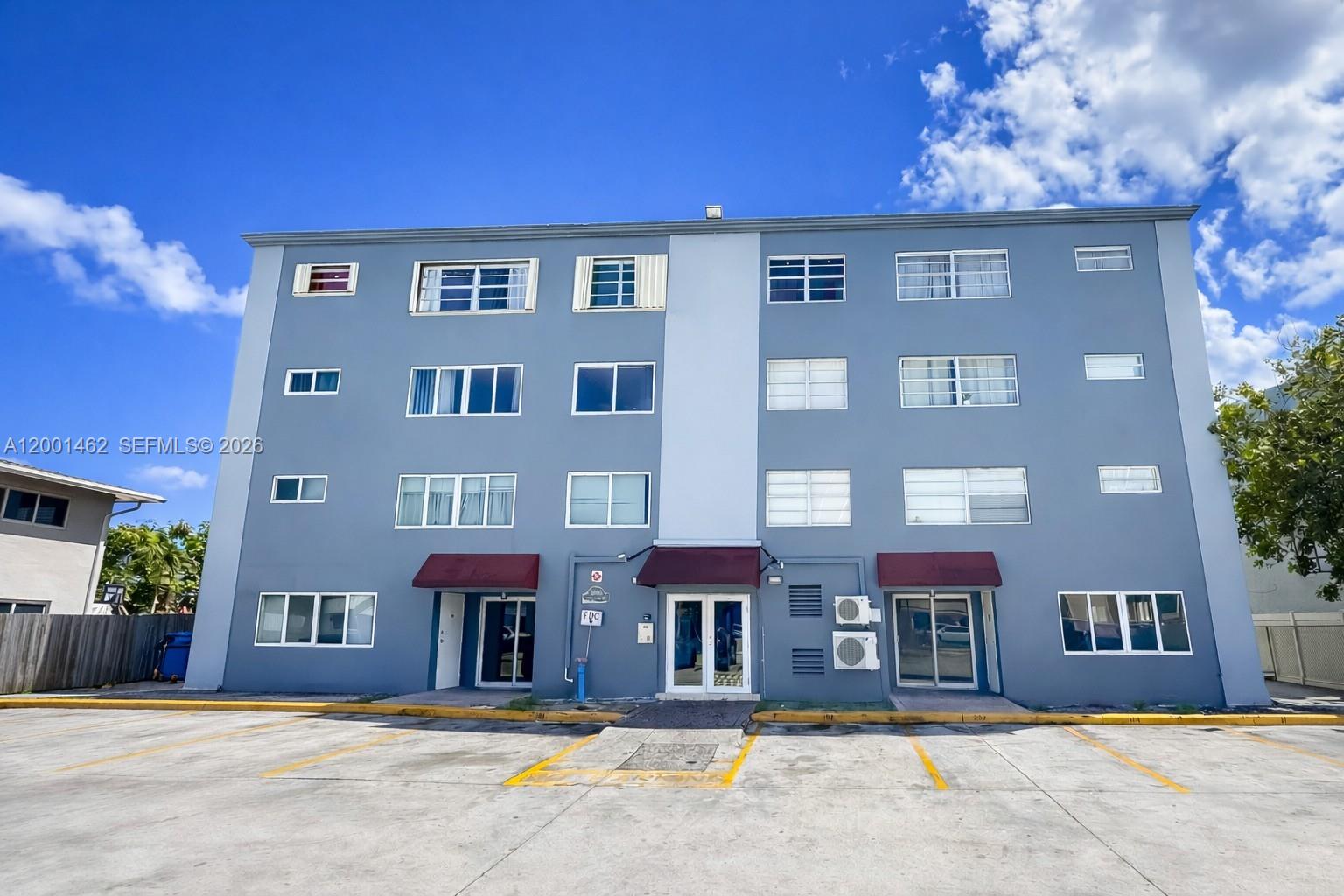 1060 Crystal Lake Dr 401 401, Deerfield Beach, FL 33064, Deerfield Beach