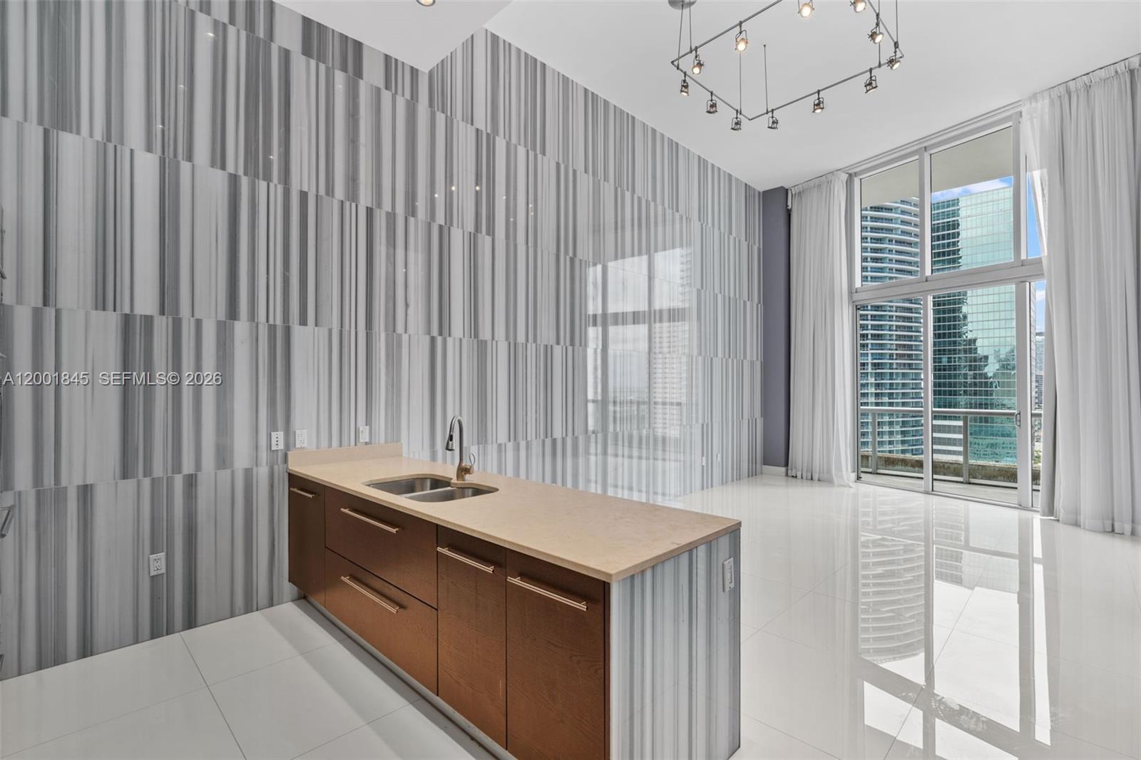 475 Brickell Avenue 2812, Miami, FL 33131, Miami