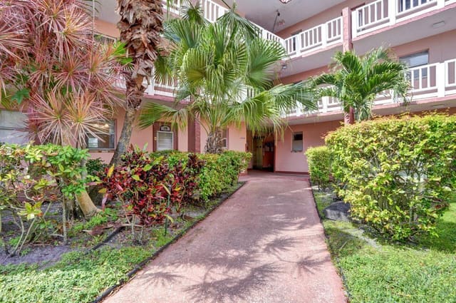 9460 Sunrise Lakes Boulevard 106, Sunrise, FL 33322