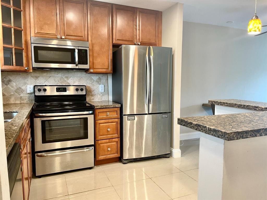 809 W Oakland Park Boulevard J12, Oakland Park, FL 33311, Oakland Park