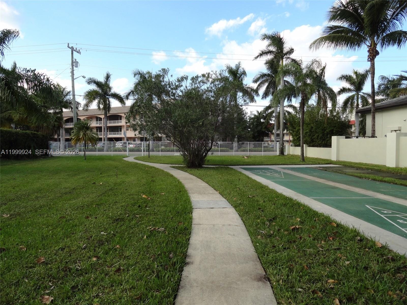 580 Egret Drive 303, Hallandale Beach, FL 33009 photo 23