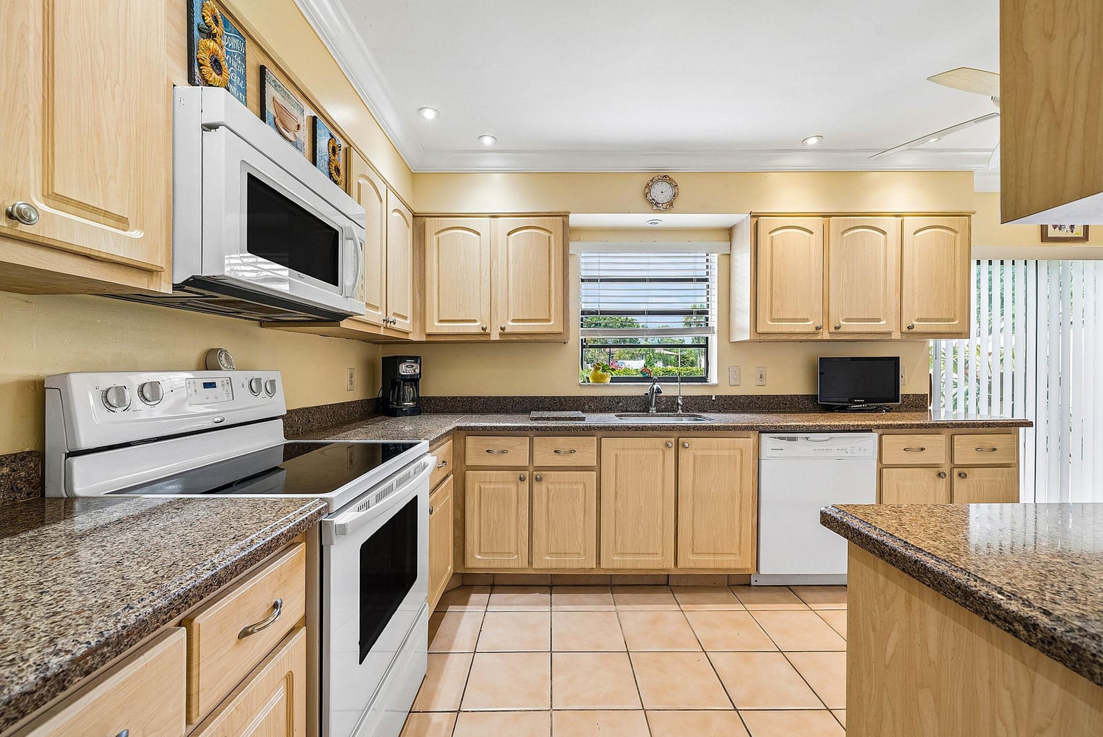21875 Arriba Real 18b, Boca Raton, FL 33433 photo 10
