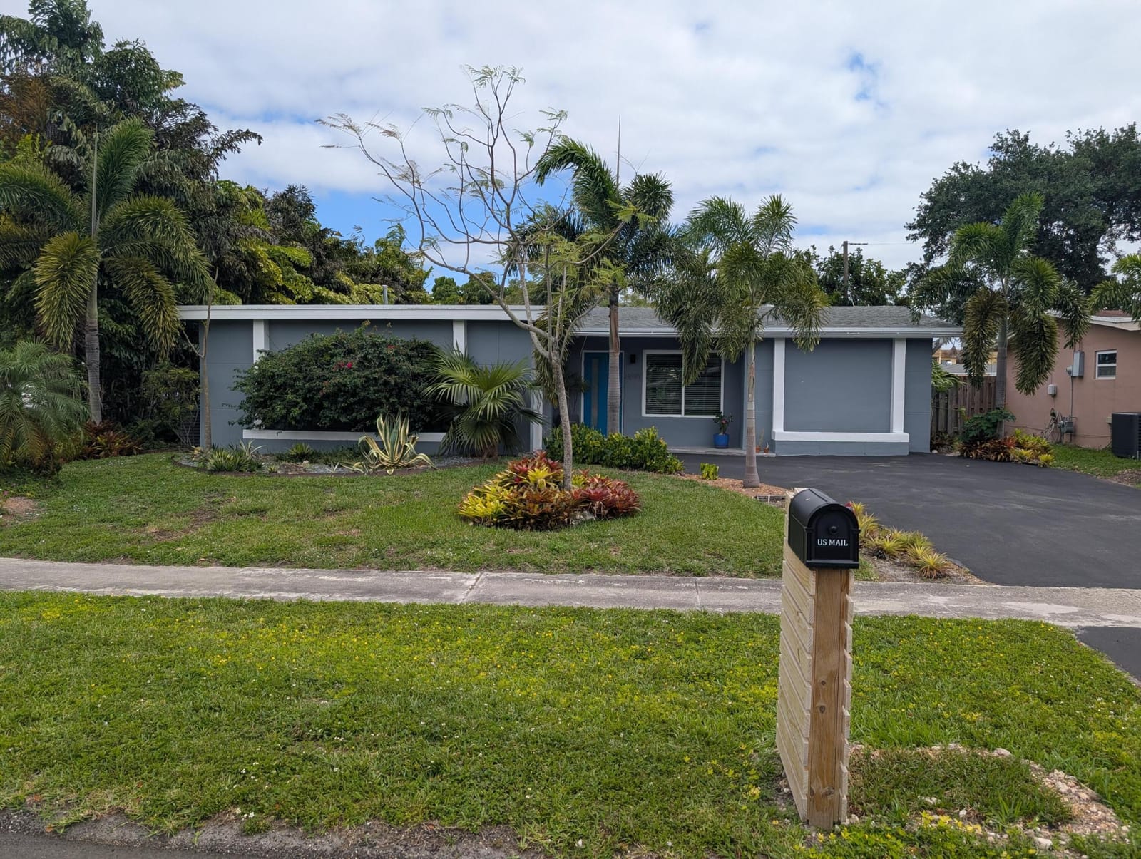 8691 NW 28th Place, Sunrise, FL 33322