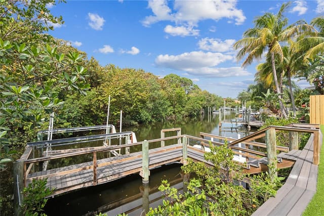 14019 N Miller Drive, sold in Waterway Manor, Palm Beach Gardens, FL