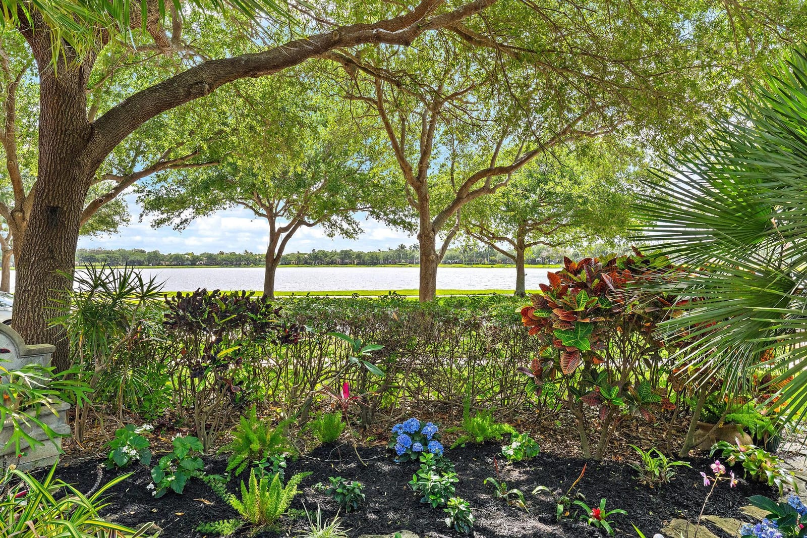 520 Tomahawk Court — photo 4