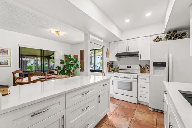 7200 NW 2nd Avenue 1350, sold in Sunflower Condo, Boca Raton, FL