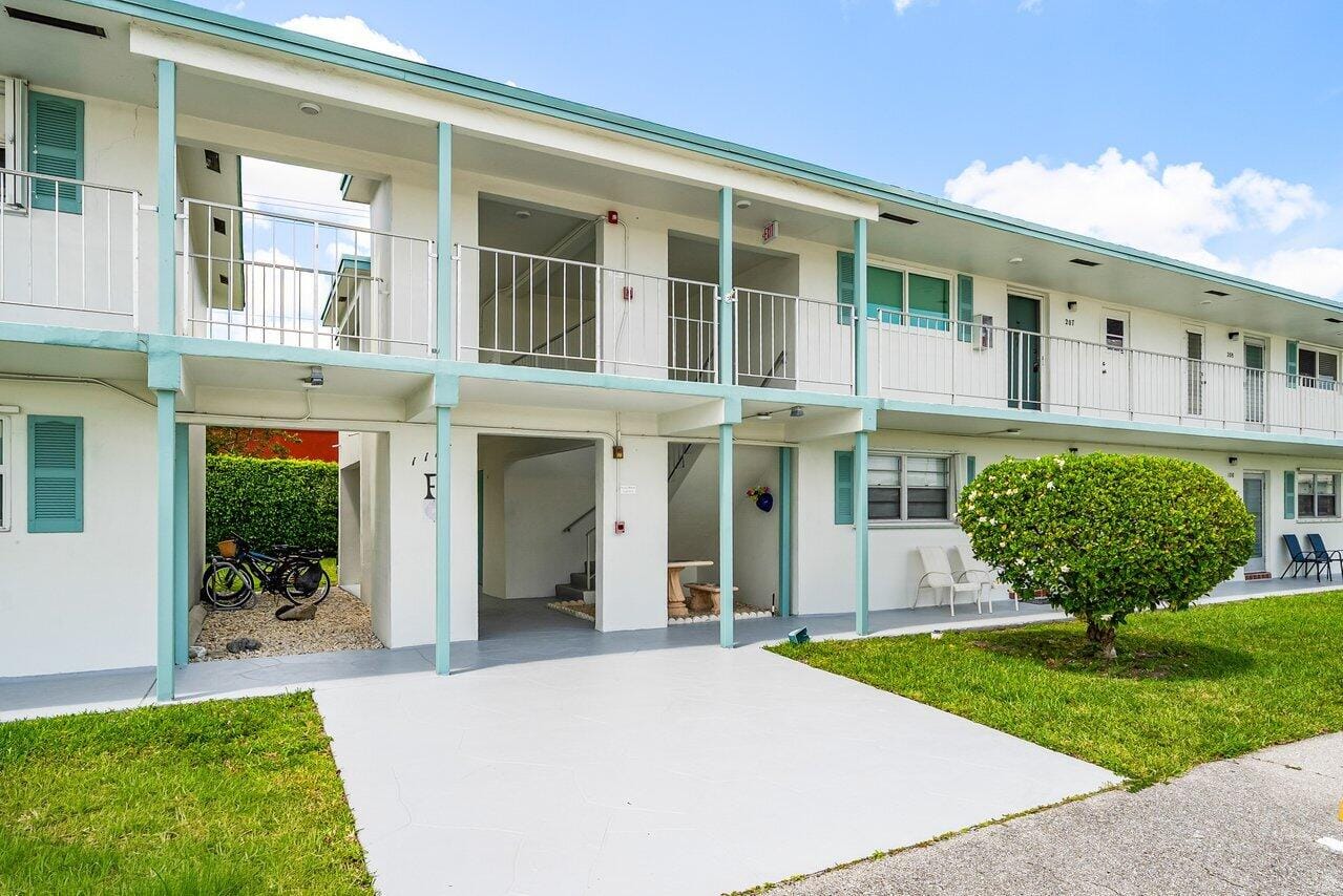 1117 Lake Terrace 207, Boynton Beach, FL 33426 photo 2