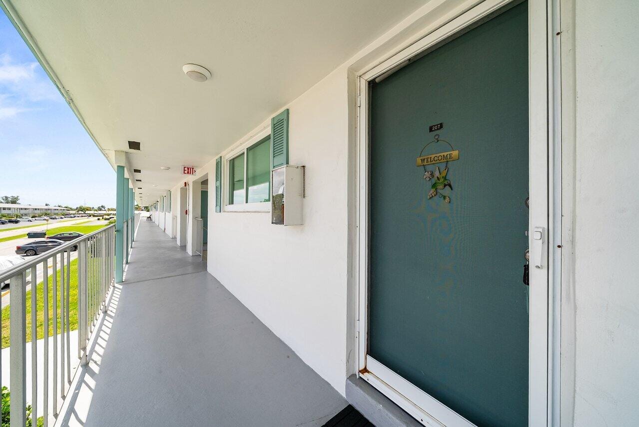 1117 Lake Terrace 207, Boynton Beach, FL 33426 photo 3