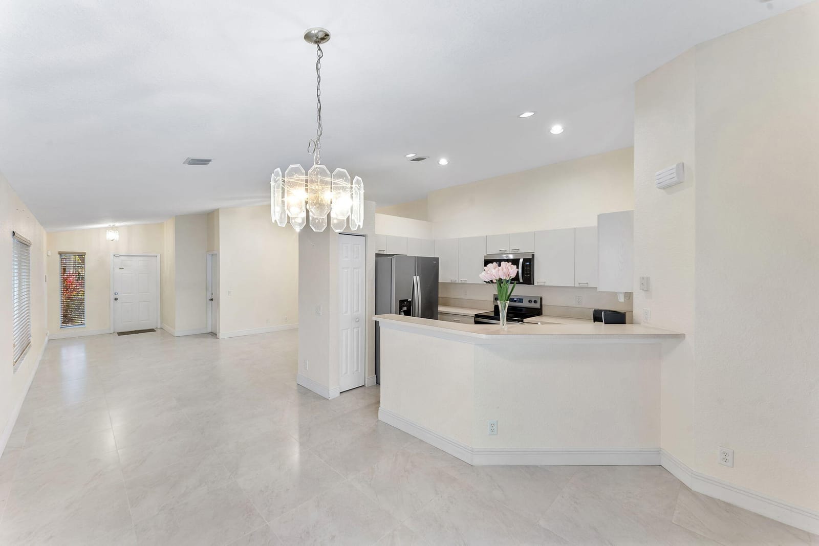 1353 Canary Island Drive — photo 6