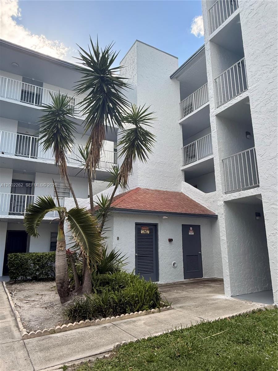 9440 Live Oak Place 304 — photo 2