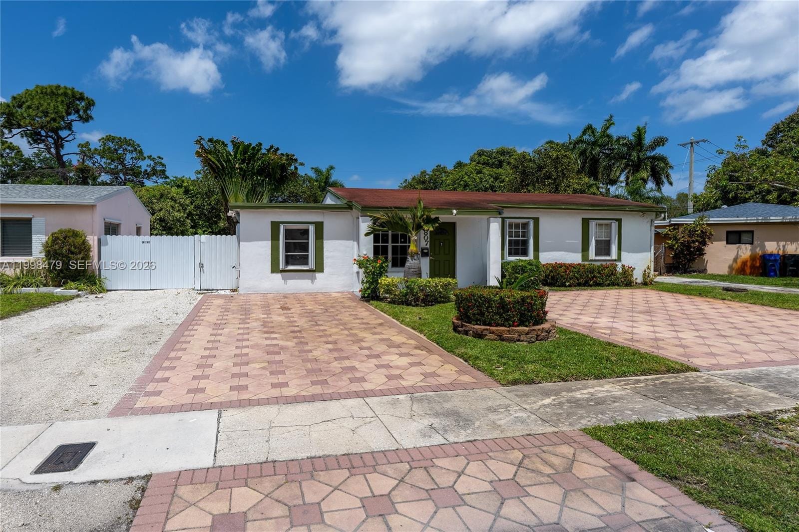 807 SW 26th Court, Fort Lauderdale, FL 33315 photo 2