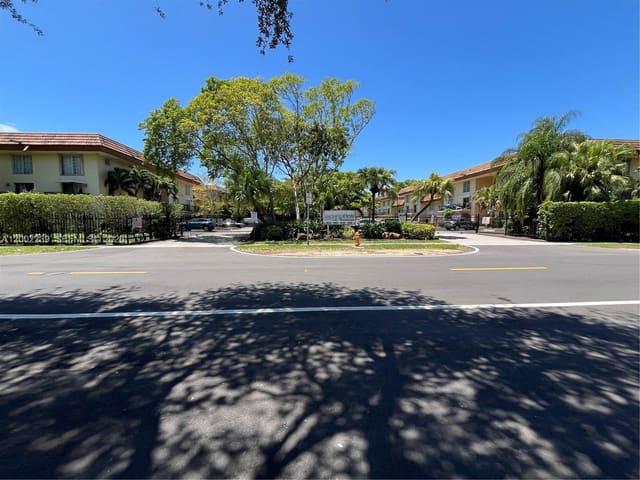 8650 SW 109th Avenue 3-111, Miami, FL 33173