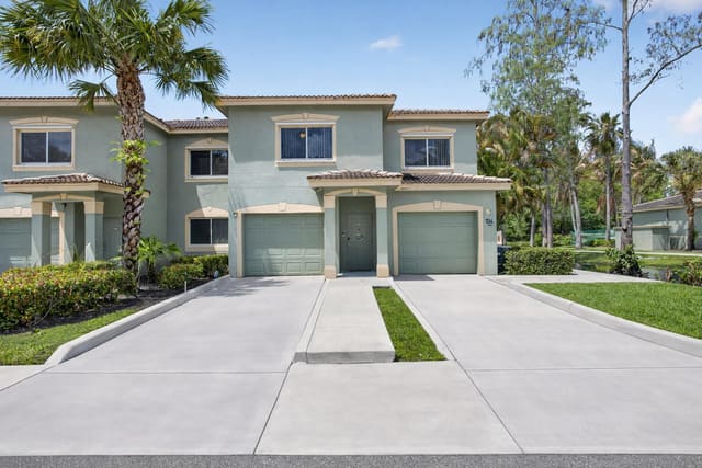 310 Crestwood Circle 208, Royal Palm Beach, FL 33411