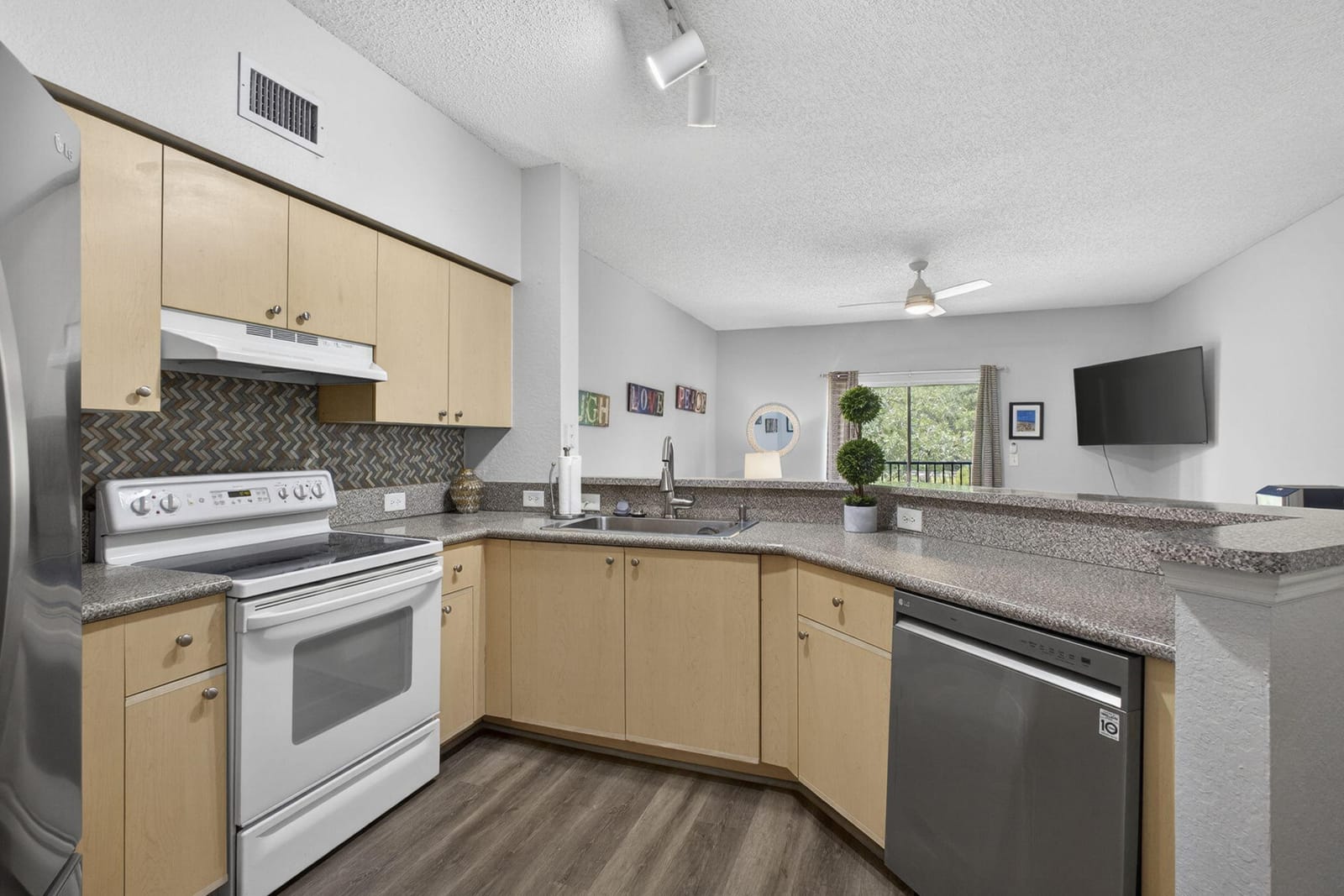 310 Crestwood Circle 208, Royal Palm Beach, FL 33411 photo 9