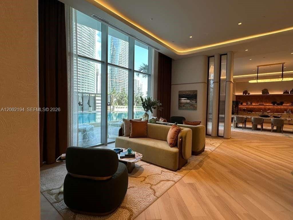 77 SE 5th Street 1011, Miami, FL 33131 photo 17
