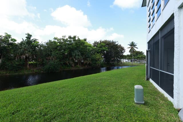 6570 Royal Palm Boulevard 106j, Royal Park Gardens I J, Margate, FL