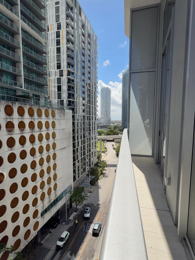 77 SE 5th Street 1010, Miami, FL 33131