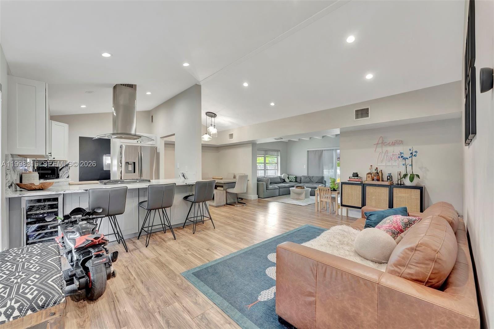 3043 Hayes Street — photo 2