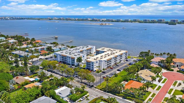 1516 S Lakeside Drive 106, Lake Worth Beach, FL 33460