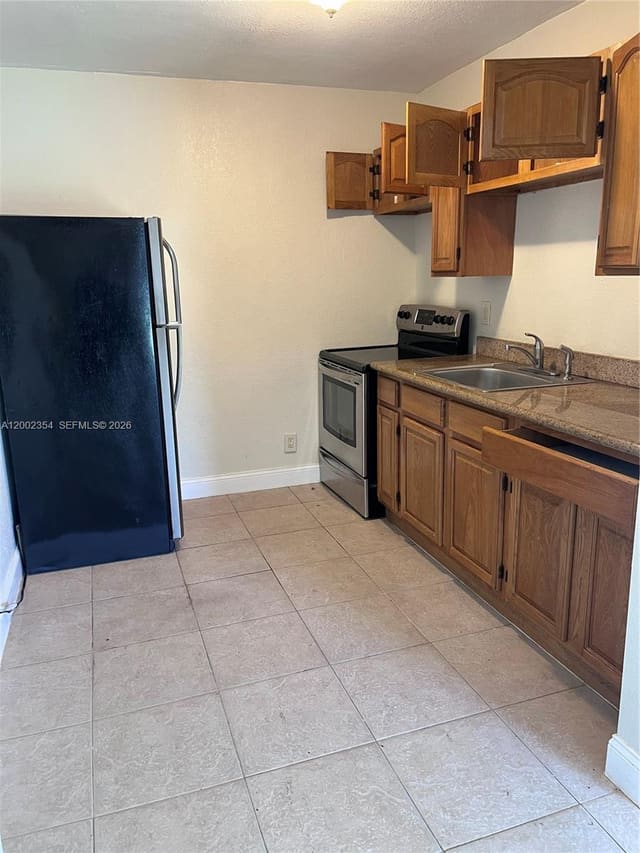 109 NW 14th Way 2, Dania Beach, FL 33004